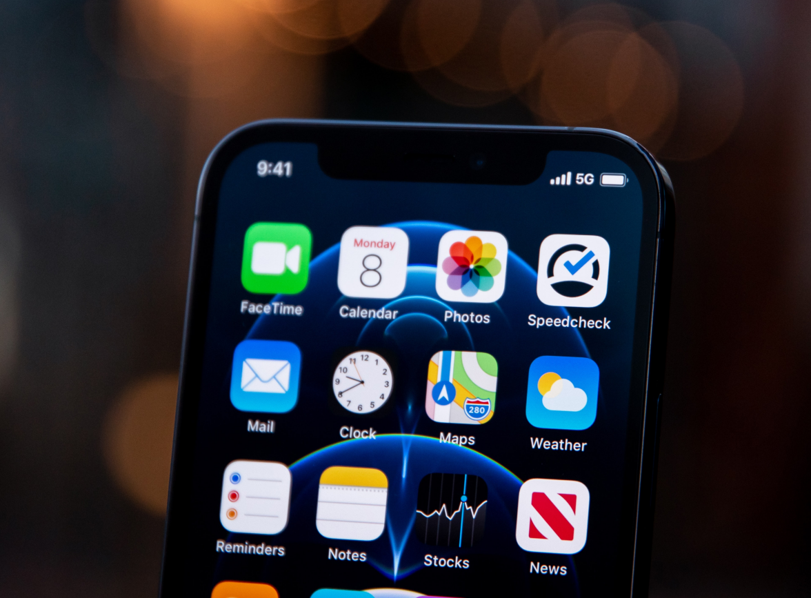 滦平苹果手机维修分享为什么 iPhone 12 在冬季会自动关机 